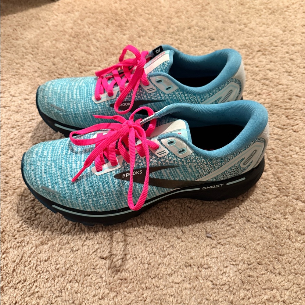 Brooks Ghost Turquoise Sneakers with Neon Pink Laces